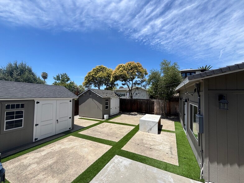 More Photos Of 2052 4th St, Livermore Freestanding For Lease