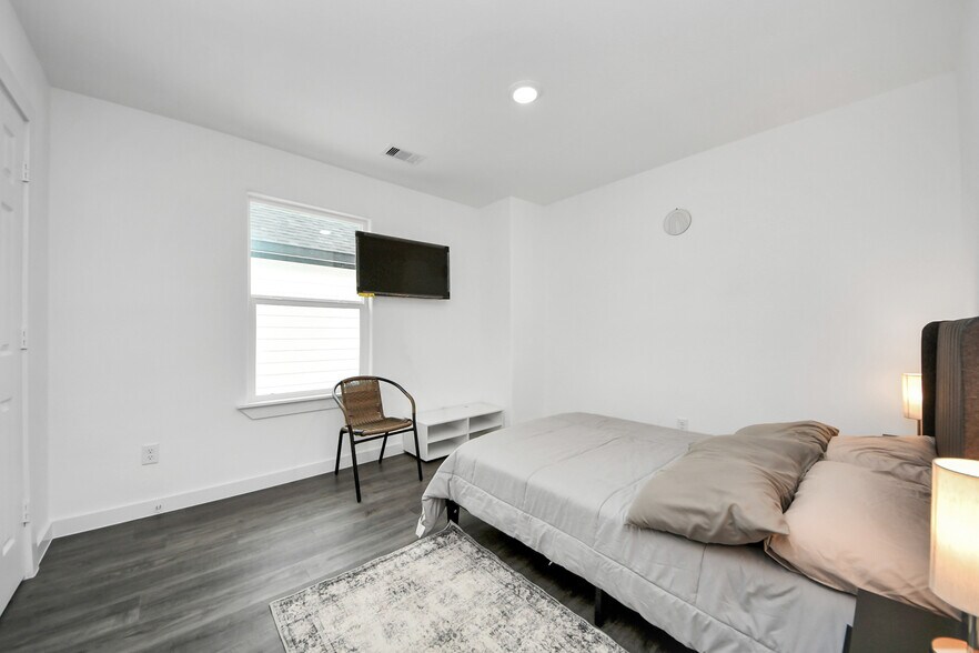 More Photos Of , Houston Multifamily For Sale