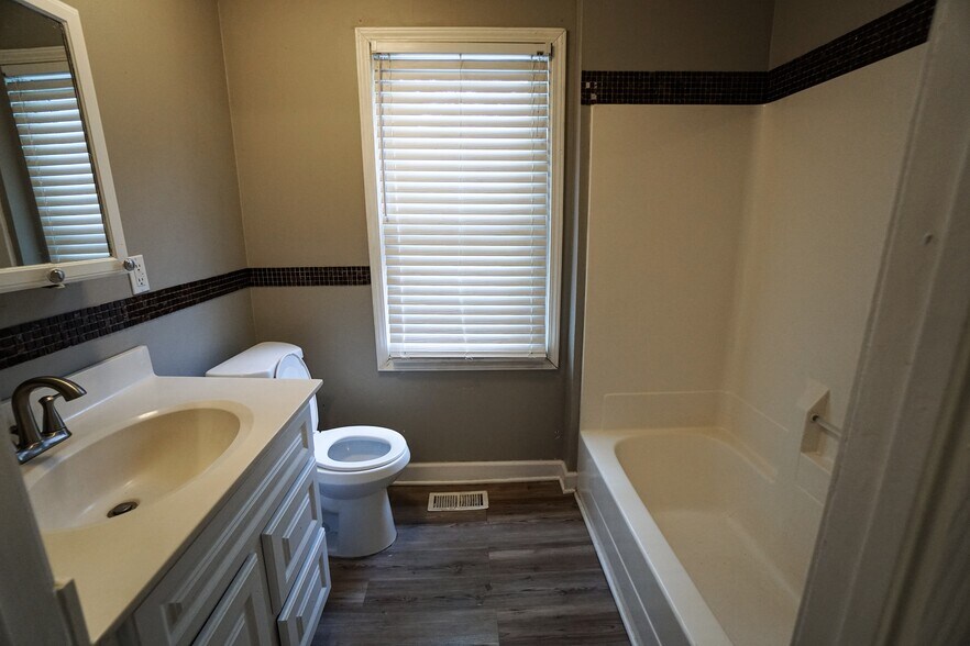 More Photos Of 117 Nippersink Rd, Fox Lake Apartments For Sale