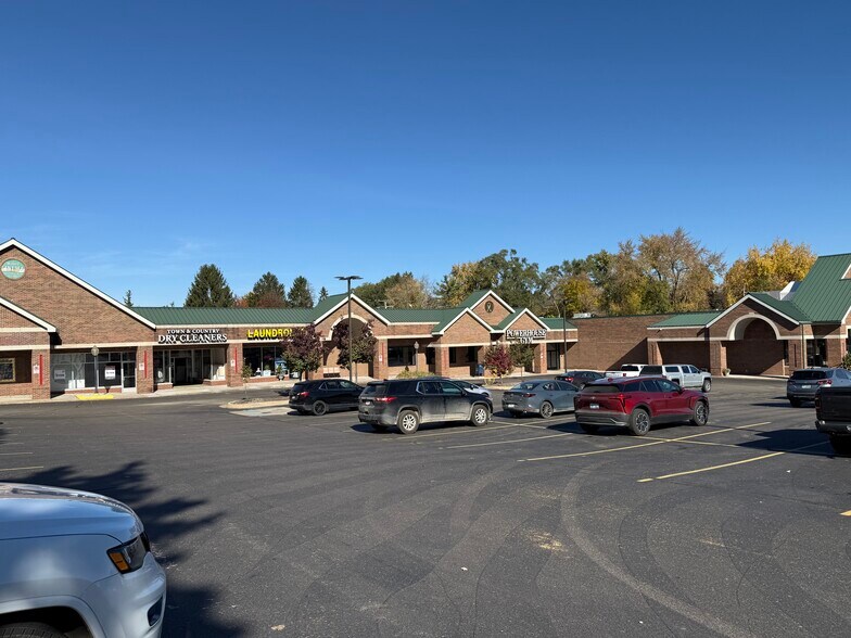 More Photos Of 945-965 E Summit St, Milford General Retail For Lease