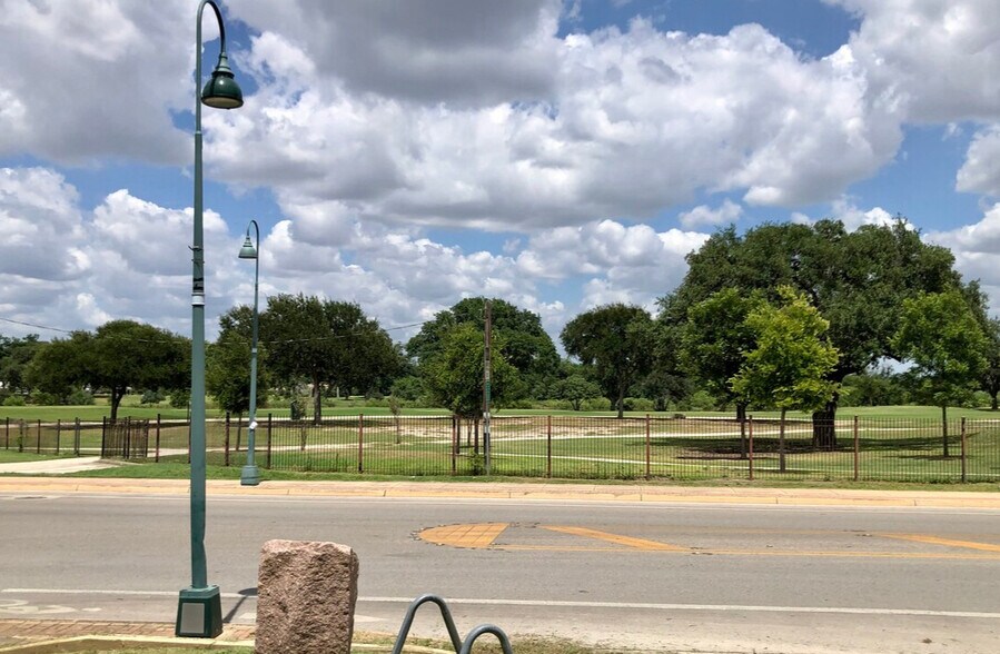 More Photos Of 1807 Mission Rd, San Antonio Freestanding For Sale