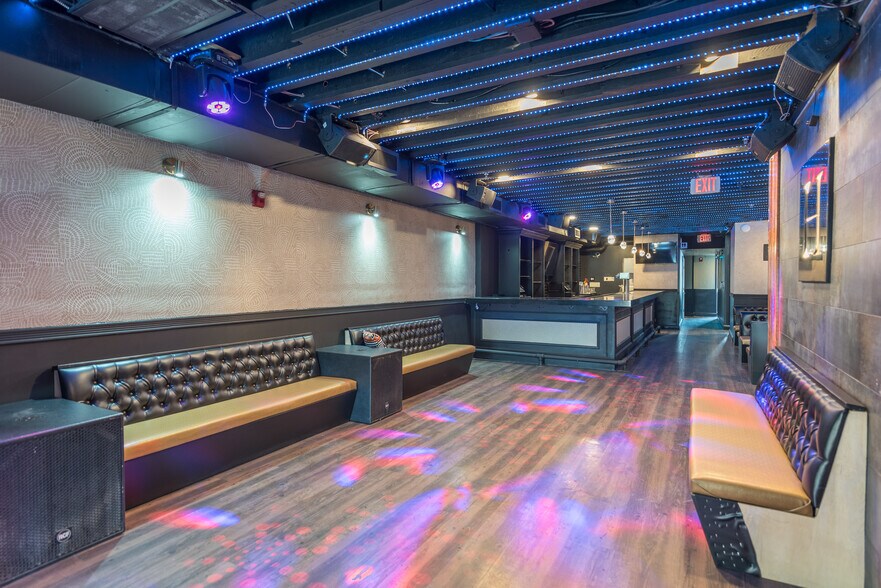 More Photos Of 1336 U St NW, Washington Bar For Lease