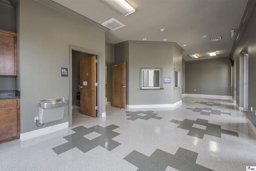 More Photos Of 3995 Sterlington Rd, Monroe Medical For Sale