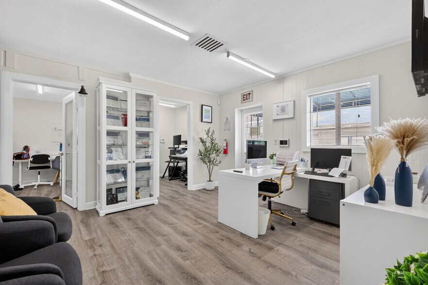 More Photos Of 3207-3229 13th St, Saint Cloud General Retail For Sale