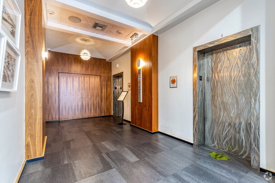 More Photos Of 1343 Main St, Sarasota Office For Lease