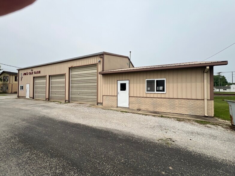 More Photos Of 202 N. Sixth St, Altamont Industrial For Sale