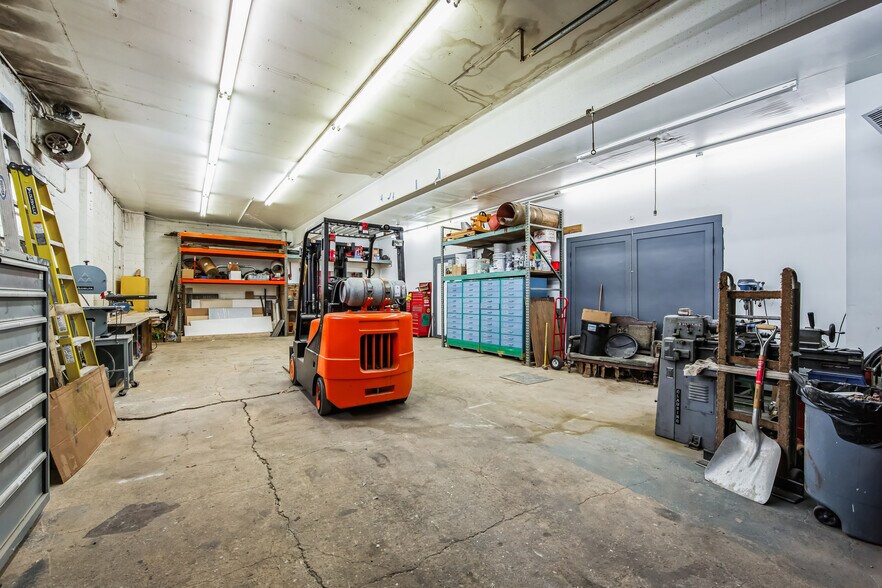 More Photos Of 1512 N Heald St, Wilmington Light Distribution For Sale