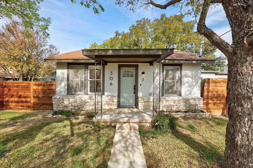 More Photos Of 306 W Stassney Ln, Austin Specialty For Sale