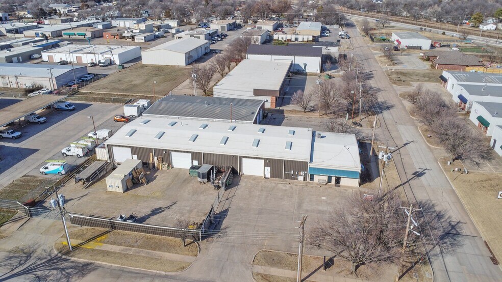 More Photos Of 1006 N University Blvd, Norman Warehouse For Lease