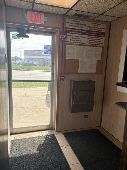 More Photos Of 4501-4503 W Lake St, Melrose Park Freestanding For Lease