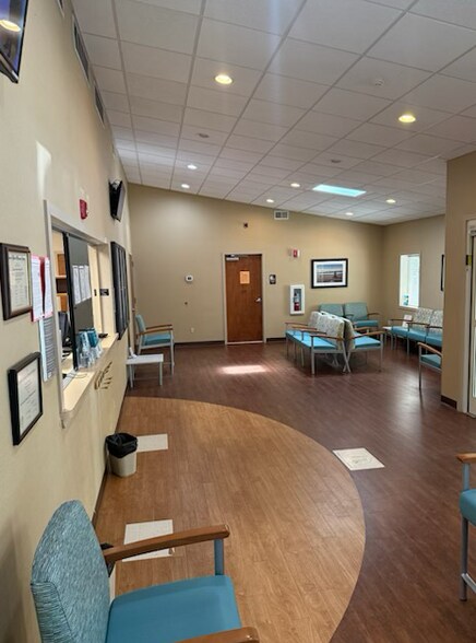 More Photos Of 510 Emergency Dr, Lexington Medical For Sale
