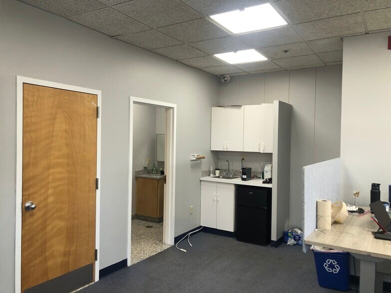 More Photos Of 1345 Queen Anne Rd, Teaneck Office For Lease