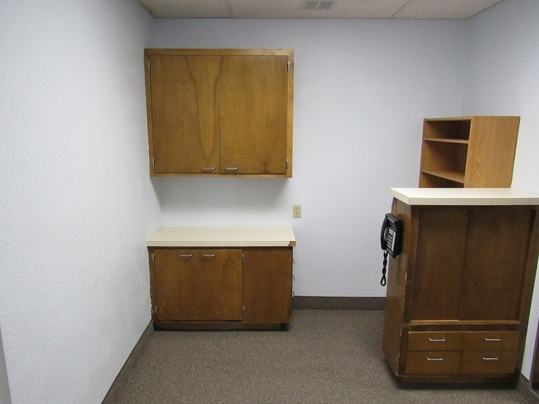 More Photos Of 313 W Country Club Rd, Roswell Medical For Sale