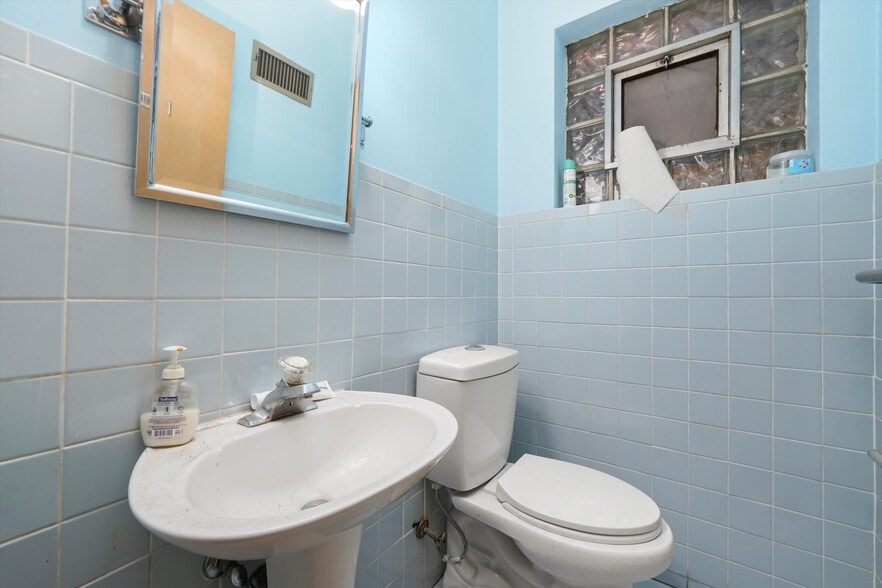 More Photos Of 2024 W 79th St, Chicago Medical For Sale