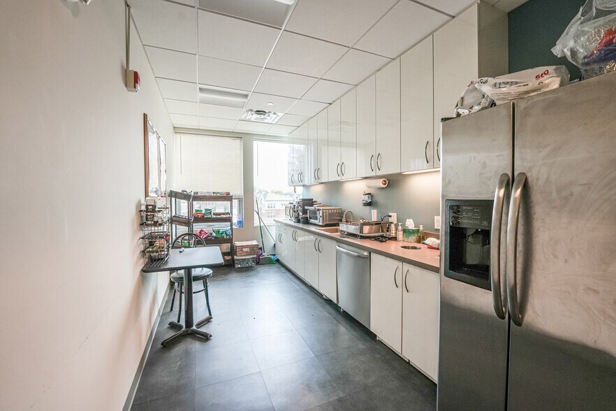 More Photos Of 7115 Leesburg Pike, Falls Church Office For Sale