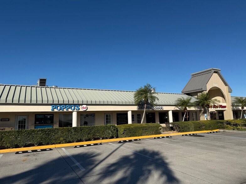 More Photos Of 5942 34th St W, Bradenton Unknown For Lease