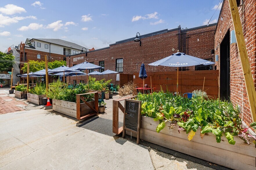 More Photos Of 655 Highland Ave NE, Atlanta Freestanding For Lease
