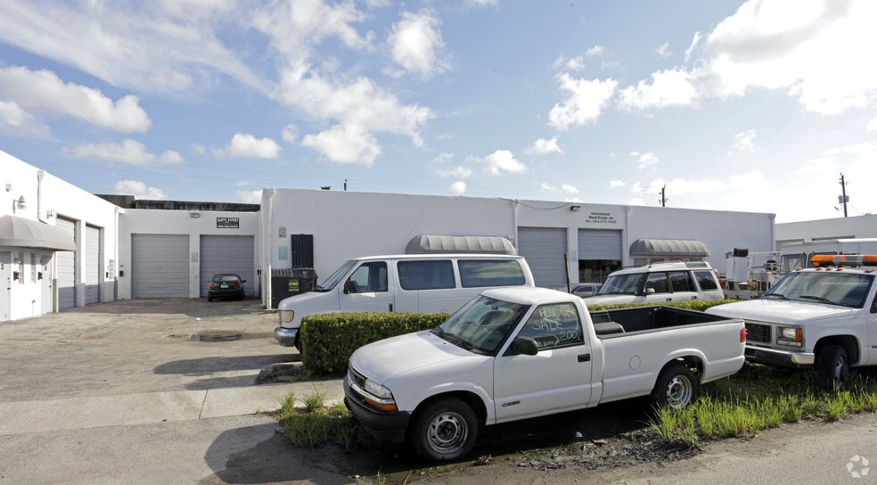 More Photos Of 5721 Funston St, Hollywood Warehouse For Lease
