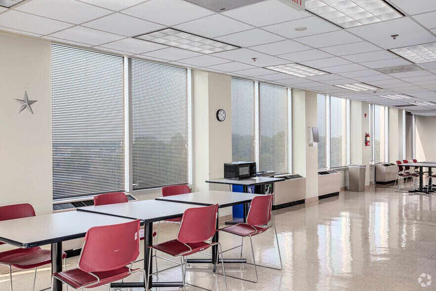 More Photos Of 4235 28th Ave, Marlow Heights Office For Lease