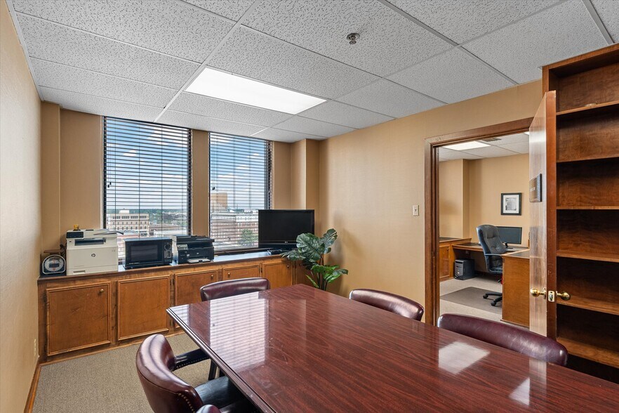 More Photos Of 610 Marshall St, Shreveport Office For Sale