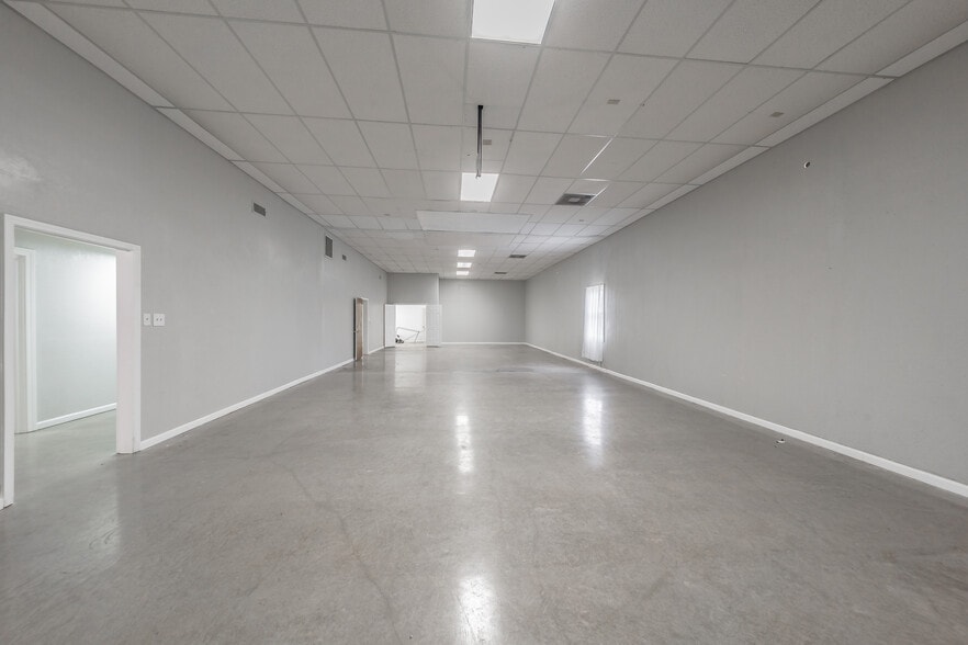 More Photos Of 7235 Glenview Dr, Richland Hills Office For Sale