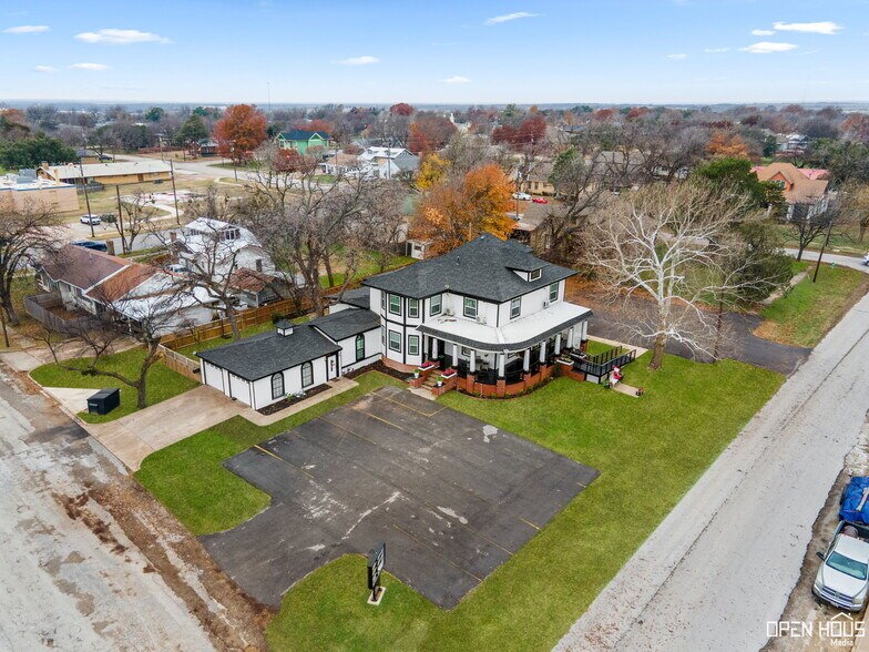 More Photos Of 405 W Gilbert St, Henrietta Hospitality For Sale