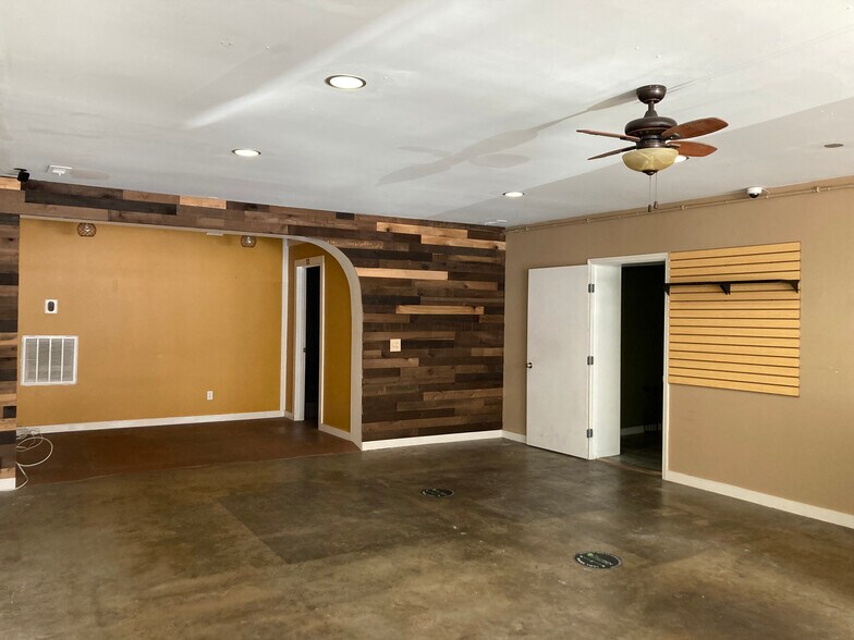 More Photos Of 1601 Riverside Dr, Nashville Storefront For Lease