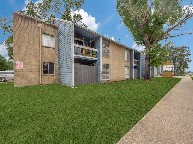 More Photos Of 311 Gladstell St, Conroe Apartments For Sale