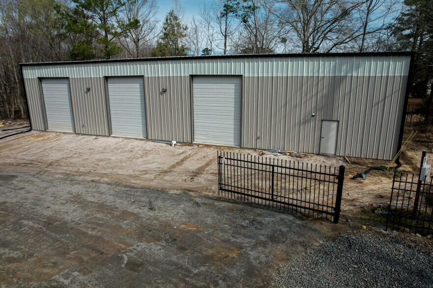 More Photos Of 3390 Von Ohsen Rd, Summerville Warehouse For Lease
