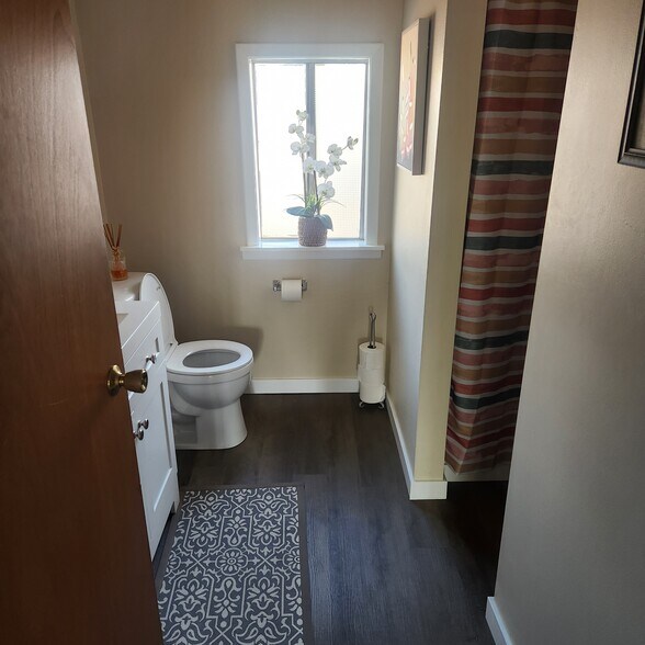 More Photos Of 1980 Redwood Ave, Grants Pass Coworking Space