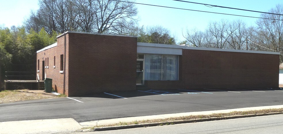 Primary Photo Of 910 Edgefield St, Greenwood Light Distribution For Sale