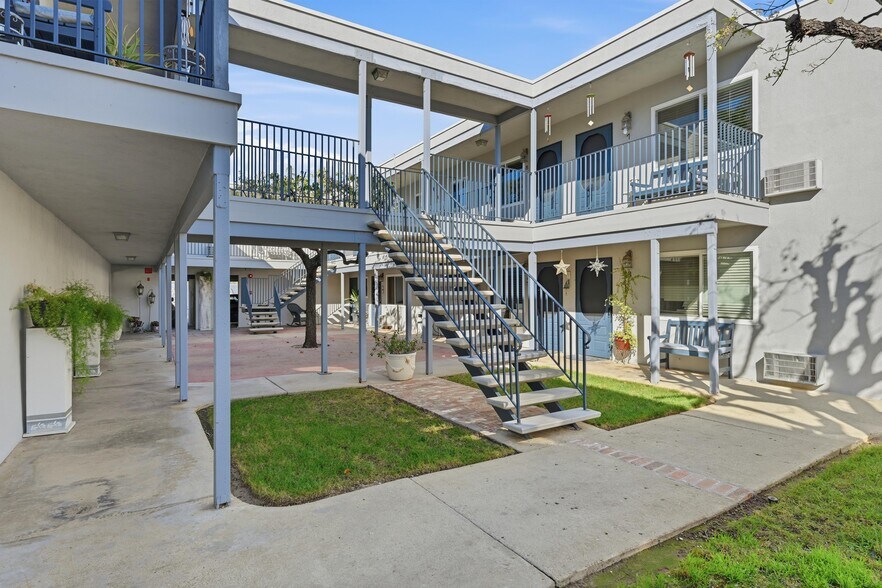 More Photos Of 13112 Carriage Rd, Poway Apartments For Sale