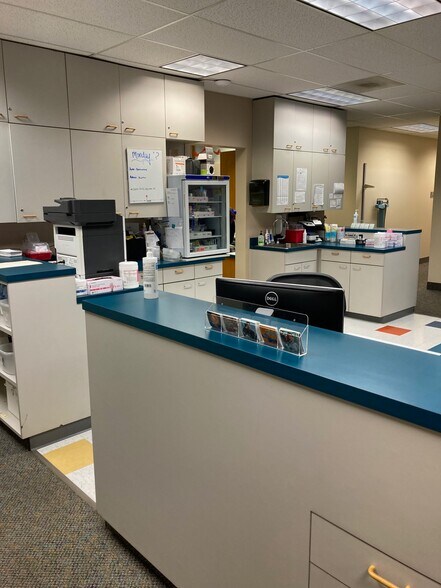 More Photos Of 2150 NE Division St, Gresham Medical For Lease