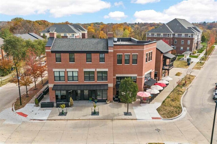 More Photos Of 1010 Martin St, Iowa City Office For Sale