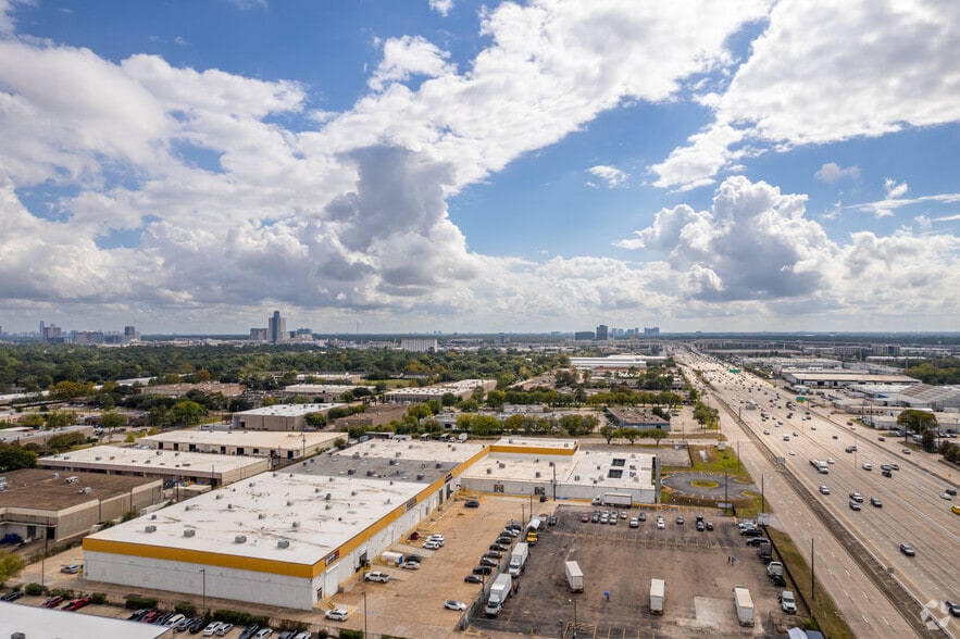 More Photos Of 1530 W Sam Houston Pky N, Houston Warehouse For Lease
