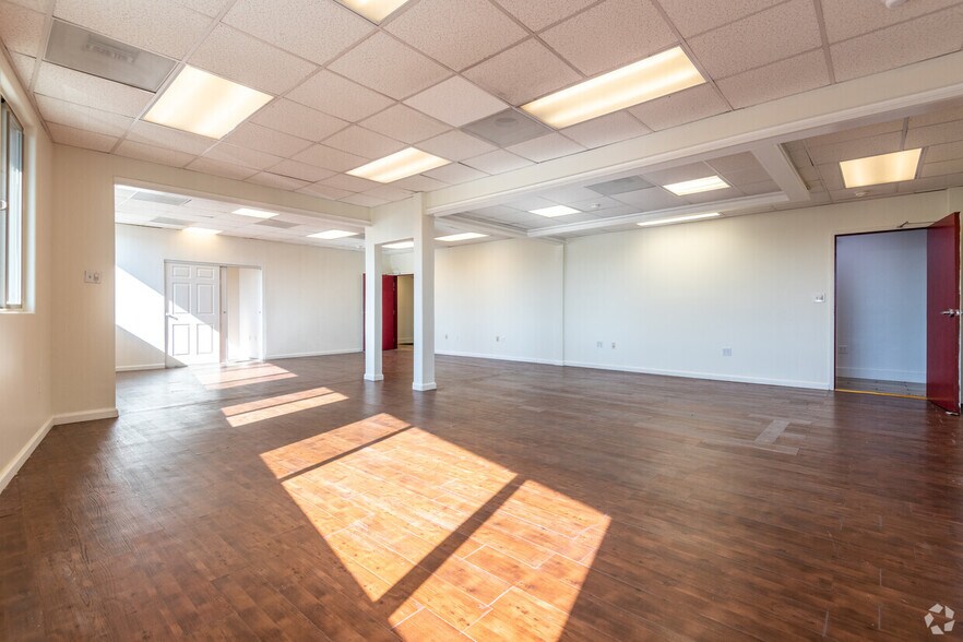 More Photos Of 3700 E 12th St, Oakland Storefront Retail Office For Lease