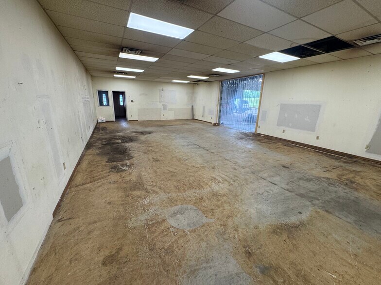 More Photos Of 24 W Potomac Pky, Williamsport Warehouse For Lease