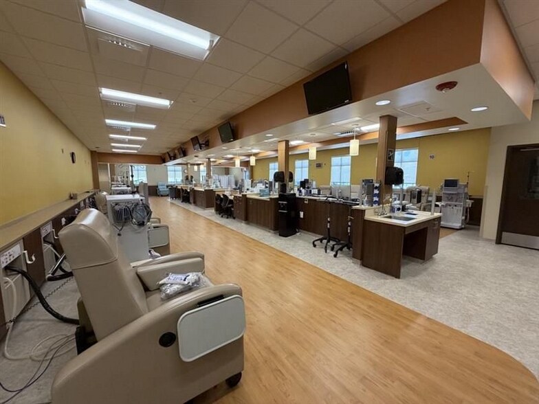 More Photos Of 801 W Bristol St, Elkhart Medical For Lease