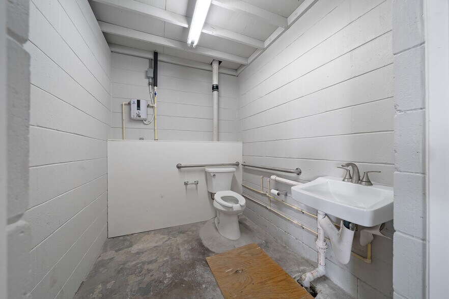 More Photos Of 943 NW 17th Ave, Ocala Warehouse For Sale