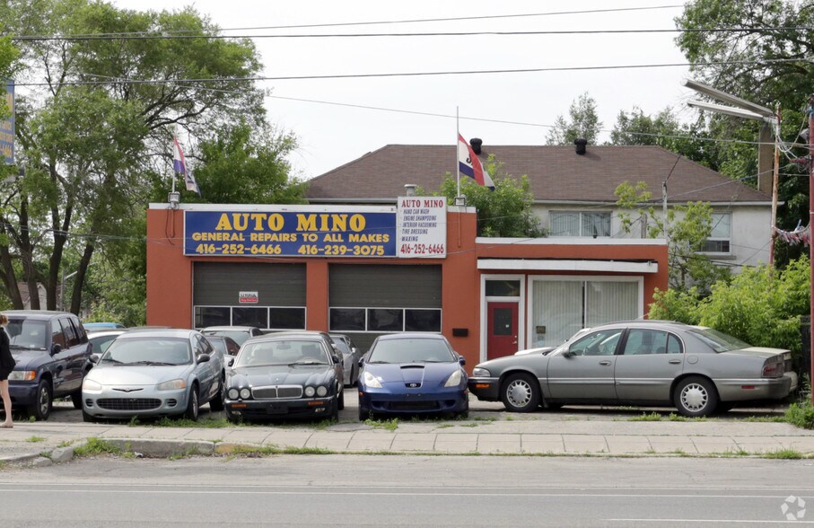 More Photos Of 3725 Lake Shore Blvd W, Toronto Auto Repair For Lease