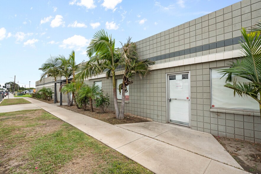 More Photos Of 491 W Rialto Ave, Rialto Manufacturing For Sale