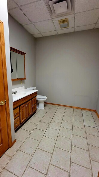 More Photos Of 330 S Mill St, Pryor Office For Sale