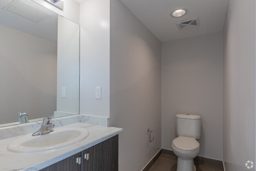 More Photos Of 2 Vena Way, Toronto Apartments For Lease
