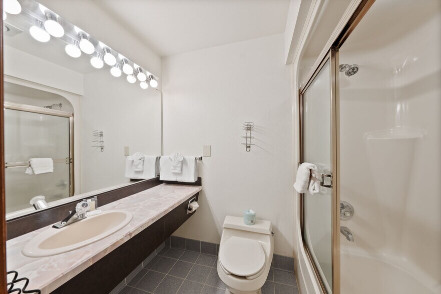 More Photos Of 3105 NE O. B. Riley Rd, Bend Hotel For Sale