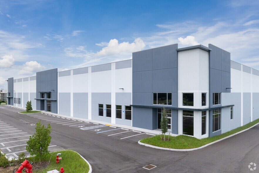 More Photos Of 14520 Global Pky, Fort Myers Warehouse For Lease