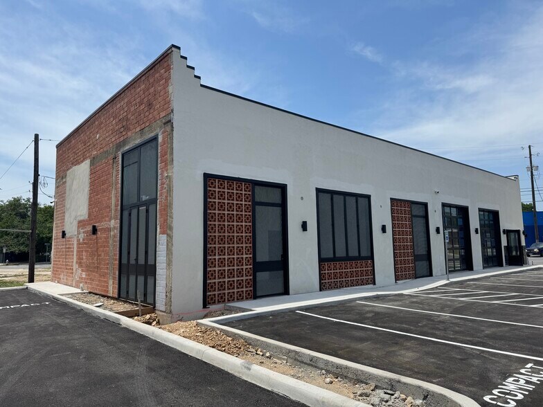 More Photos Of 100 Blanco Rd, San Antonio Restaurant For Lease