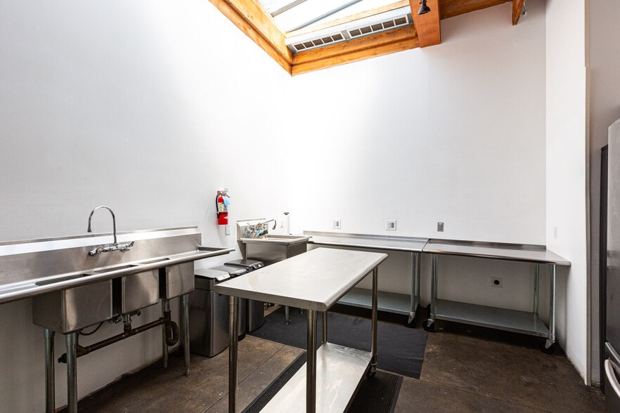 More Photos Of 1069-1073 Howard St, San Francisco Storefront Retail Office For Sale