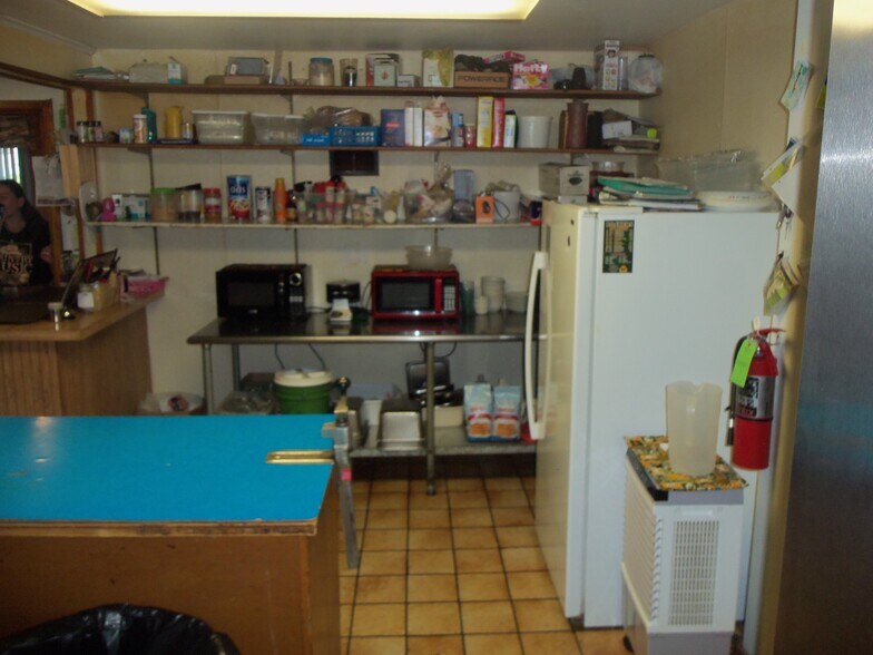 More Photos Of 314 Main St, Suring General Retail For Sale