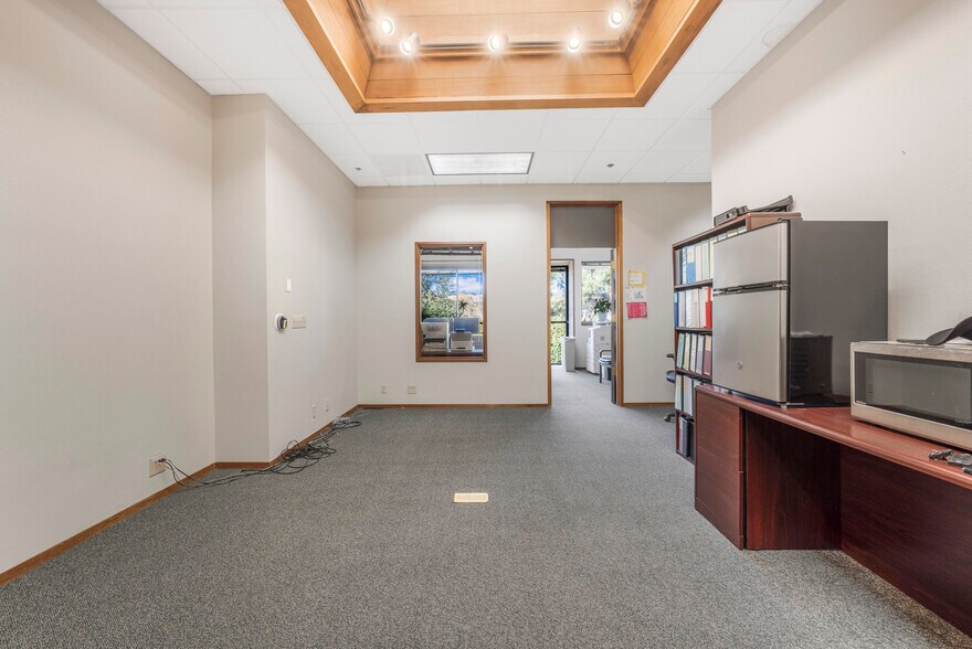 More Photos Of 2029 Village Ln, Solvang Medical For Sale