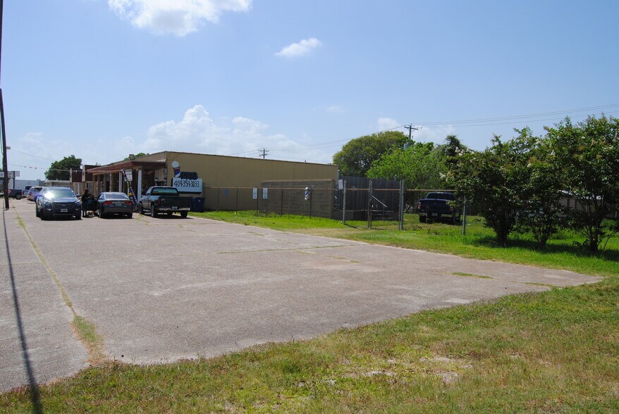 More Photos Of 1438-1450 Texas Ave, Texas City Storefront For Sale